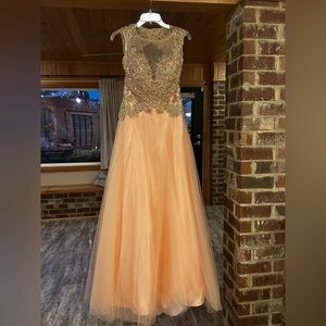 Tony Bowls peach pink ball gown, size 10 women.